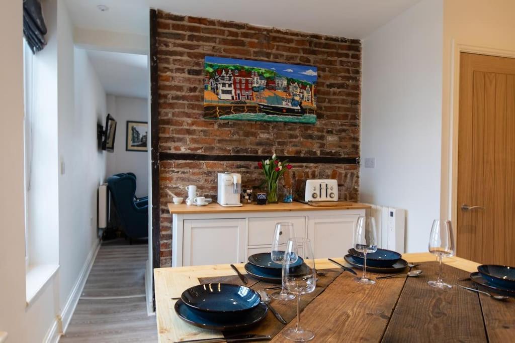 Herring Girl House - Harbourside Property, Sleeps 8 Scarborough Esterno foto