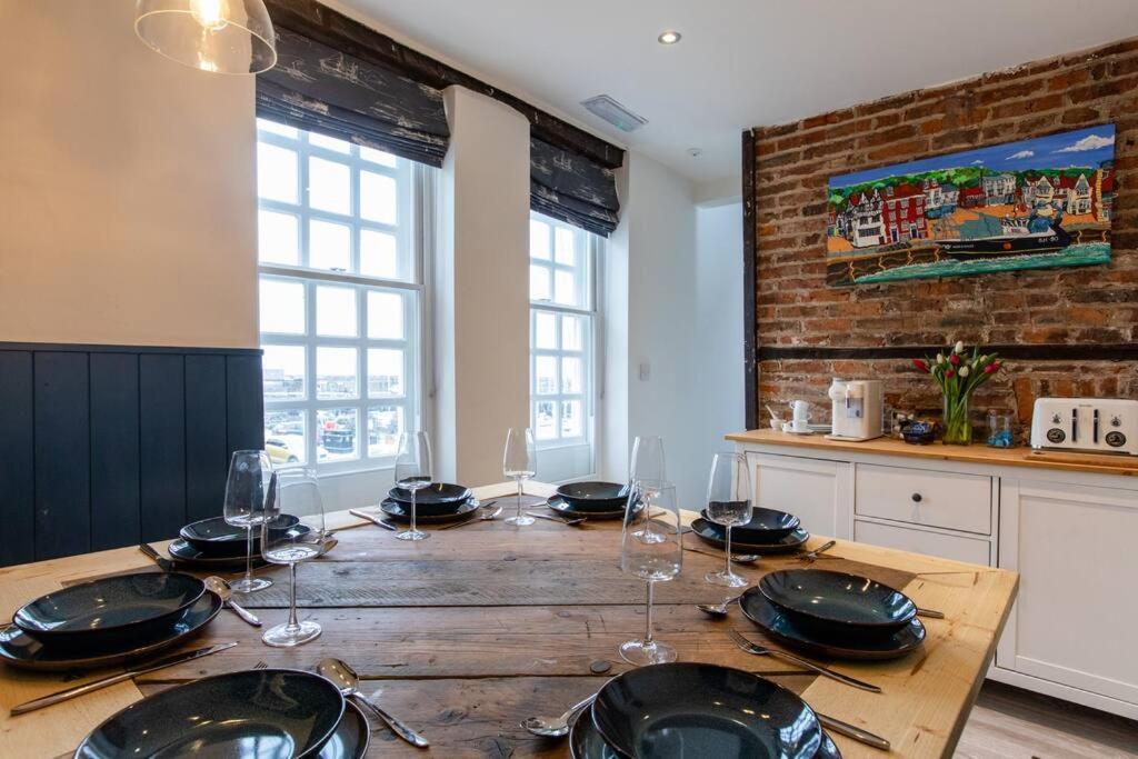 Herring Girl House - Harbourside Property, Sleeps 8 Scarborough Esterno foto