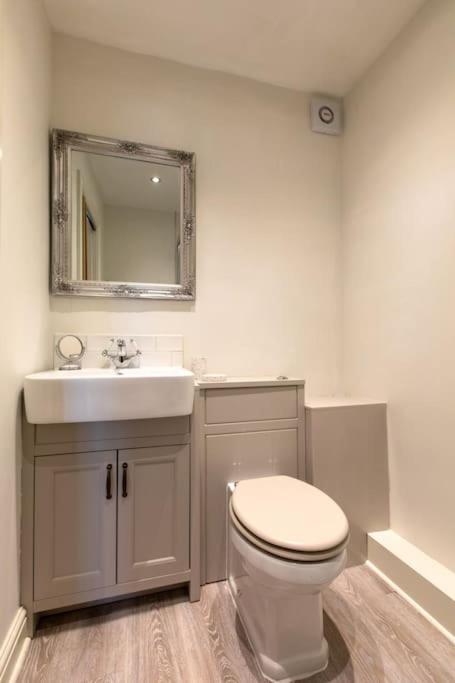 Herring Girl House - Harbourside Property, Sleeps 8 Scarborough Esterno foto